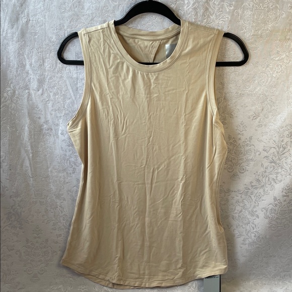 Vanmolrsa Tops - NWT VANMOLRSA Sleeveless Crewneck Tank Top in Beige.  Size Large